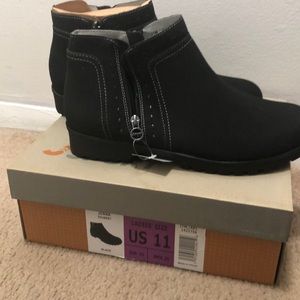 Brand new black short boots!!